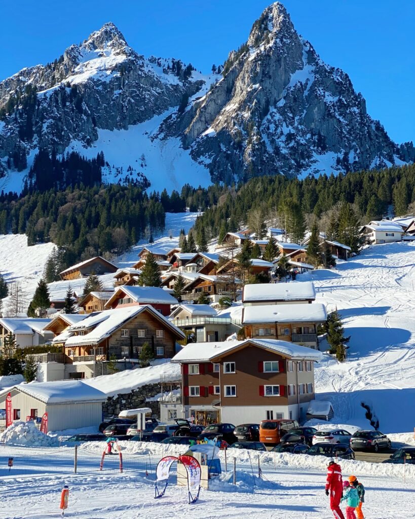 Transfers de SUV de luxo em Megève para transporte privado, transfers de aeroporto e viagens de inverno nos Alpes franceses.